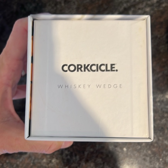 VEUC used 1x CORKSICLE whiskey wedge and insulated glass tumbler - Picture 5 of 11